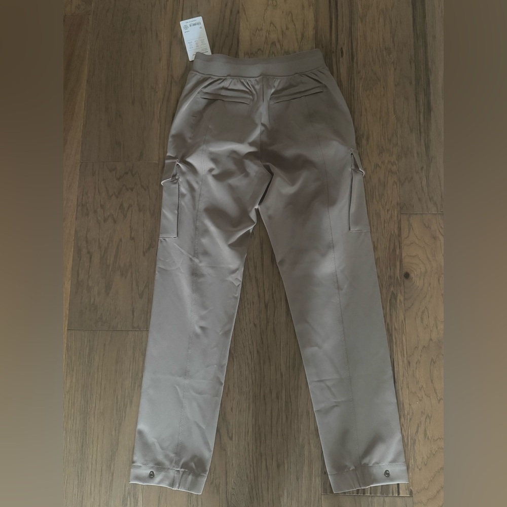 NWT ATHLETA Endless High Rise Cargo pant, size 2